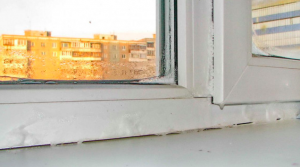 щели в окнах